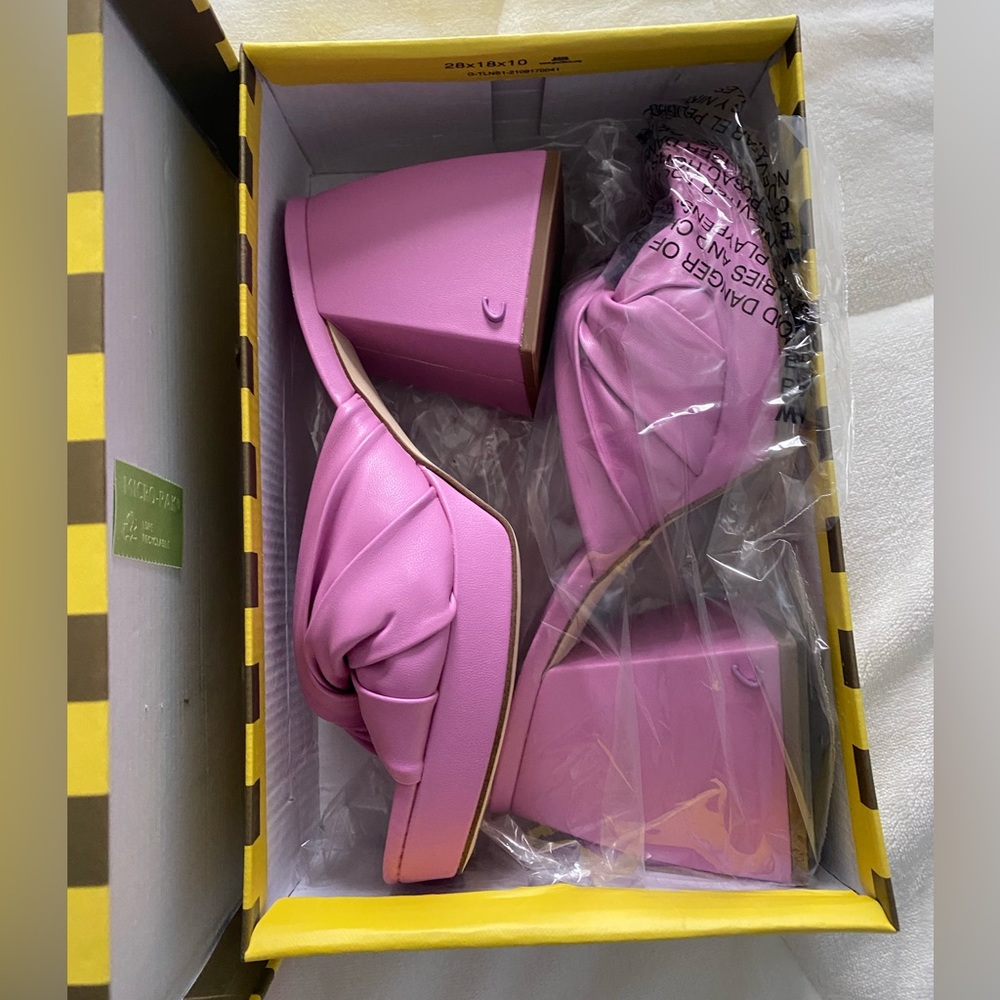 Sam Edelman Sandals - Picture 2 of 3